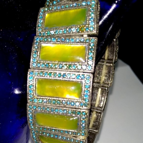 Vintage Bracelet FABULOUS Lime Green Thermoset Blue Rhinestone - Picture 4 of 4